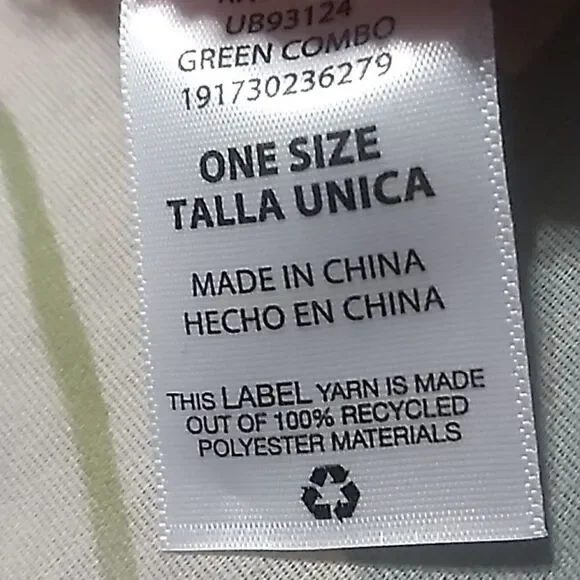 Christmas Mitten and Hat Set - Picture 4 of 4